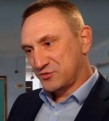 Депутат Аксьонов, який може мати російський паспорт, вирішив скласти мандат Депутат Аксьонов, який може мати російський паспорт, вирішив скласти мандат