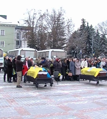 Трагічне Різдво: одразу 4-ох Героїв провели в останню дорогу у Рівному (ВІДЕО)