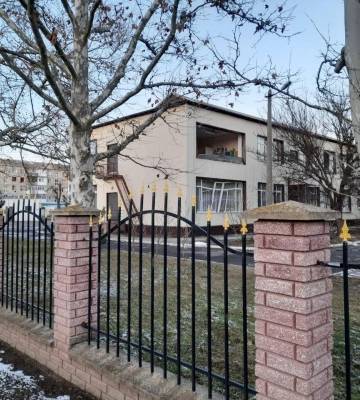 Рашисти жорстоко обстріляли Херсон та Очаков, багато постраждалих (, )
