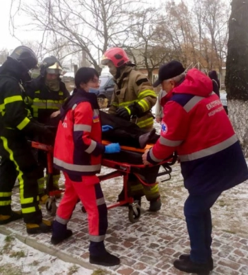 Вогнеборці Рівненщини врятували жінку під час пожежі