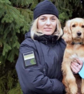 У селі під Луцьком господиня зачинила собак і залишила їх без їжі