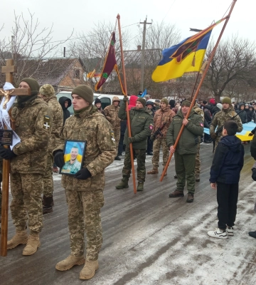У Здолбунові попрощалися із родичем ексголови облради: хлопець загинув під Бахмутом