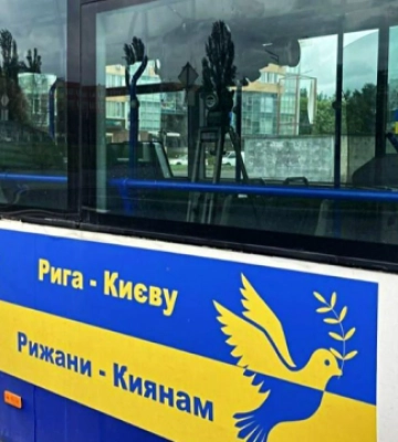 Латвия передала Киеву десять автобусов