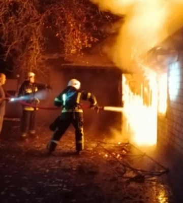 На Волині горіли два житлові будинки