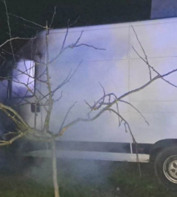 Неподалік Львова рятувальники гасили пожежу в мікроавтобусі (ФОТО)