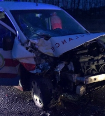 У потрійній ДТП на Львівщині загинув пасажир швидкої 