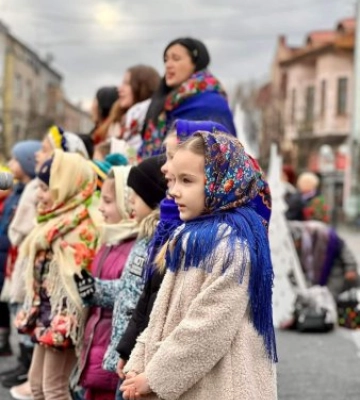 У центрі Мукачева колядували бетлегеми та колядницькі гурти