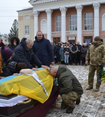 Здолбунівчани провели в останню дорогу 29-річного офіцера (ФОТО)