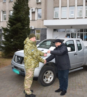 На Житомирщині прикордонники отримали від благодійників авто підвищеної прохідності