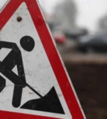 В Ужгороді через аварійні роботи на кількох вулицях ускладнений рух транспорту