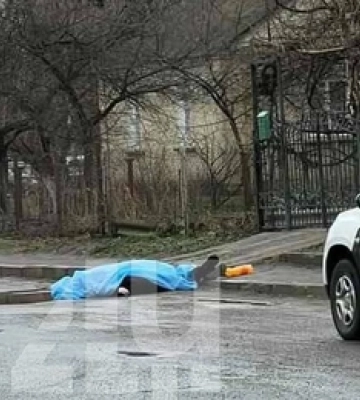 У Луцьку біля 14 гімназії помер чоловік: що відомо