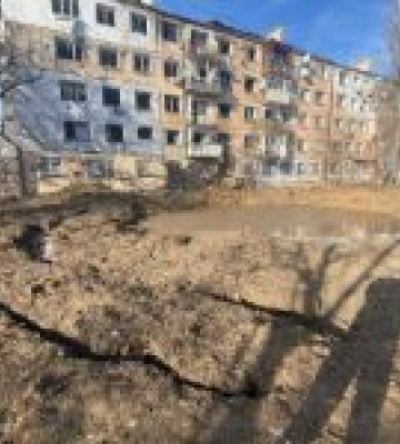 Вирва, заповнена водою: в ОП показали наслідки чергового терористичного удару по Херсону