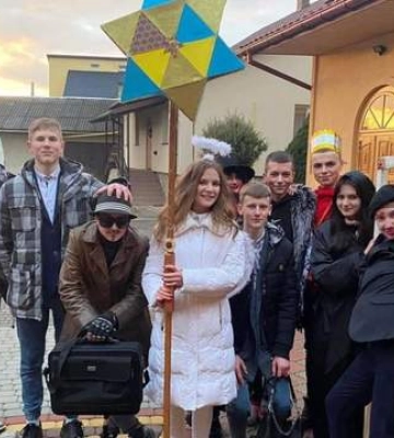 Во Львовской области дети с Вертепом наколядовали для ВСУ 30 тысяч: сбор продолжается