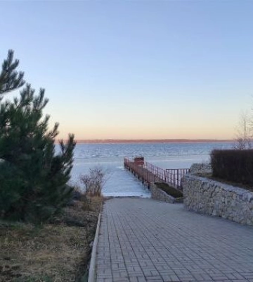 Замерзлий Дніпро і соковита зелена трава: як виглядає популярне місце відпочинку на природі в Запоріжжі - фото