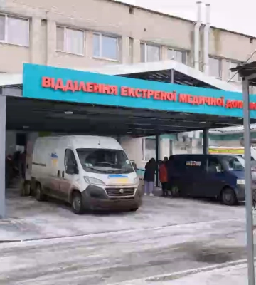 Як лікарня у Вовчанську працює і рятує людей під щоденними обстрілами (сюжет)