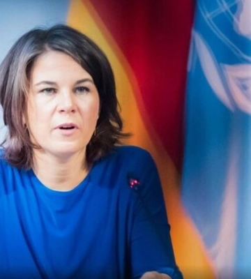 Бербок оголосила про нові поставки зброї Україні