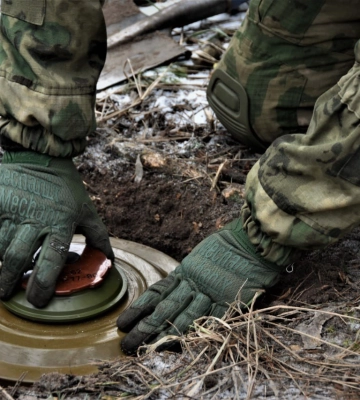 На півночі Київщини мінують дороги, лісові смуги, лінії електропередач, - МО