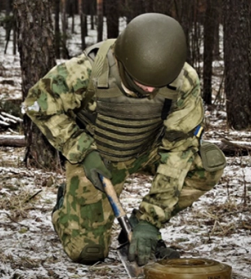 На півночі Київщини українські захисники замінували танкодоступні ділянки