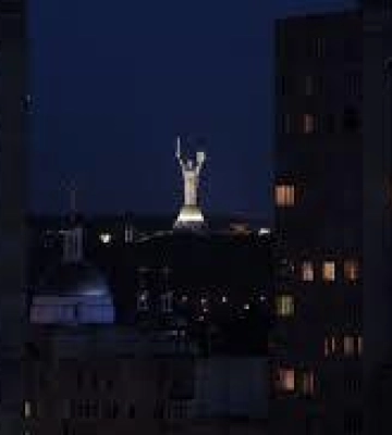 Света не будет по 18 часов в сутки: Киев возвращается к жестким графикам отключений