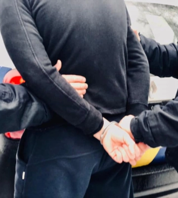 У Микуличині сталася масова бійка: турист з Дніпра вдарив ножем підлітка