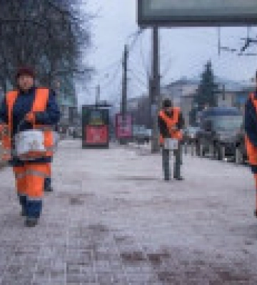 Из-за ухудшения погодных условий коммунальщики ночью будут обрабатывать дороги Киева