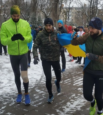 Пів сотні лучан бігли естафету в пам'ять про загиблого Героя Олександра Мартинюка 