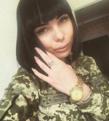 Розкішні курорти під час війни, люксове авто та речі: прес-офіцерка ДПСУ потрапила в скандал. Фото