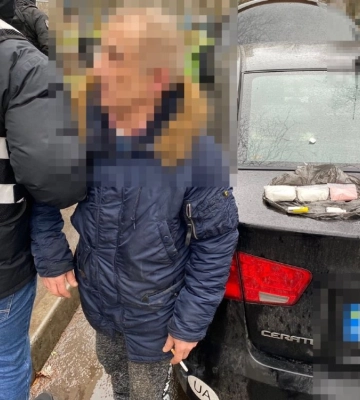 У Києві поліцейські затримали наркоторговців з «товаром» на мільйон гривень (ФОТО)