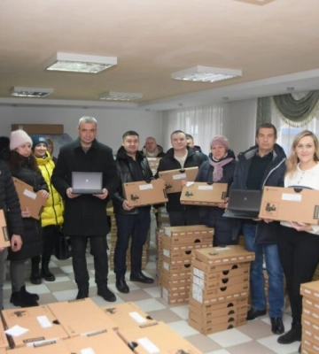Українські вчителі отримали 50 тисяч ноутбуків від Google та ЮНЕСКО