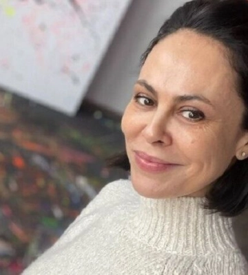 48-летняя экс-жена Кличко снялась в одном халате. Фото