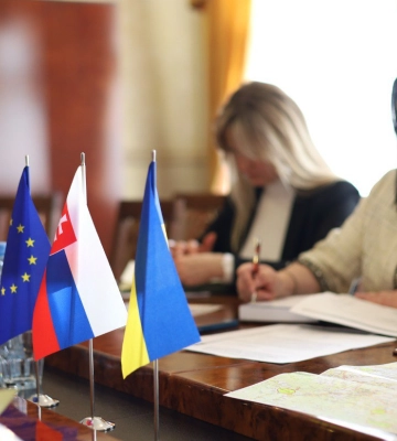 Словацькі благодійники допоможуть поліпшити житлові умови дітям-сиротам та переселенцям, які проживають у Закарпатті