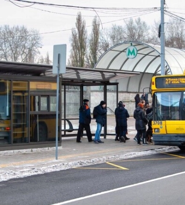 Чи збудують у Києві укриття на зупинках і чи відкриють додаткові входи в метро