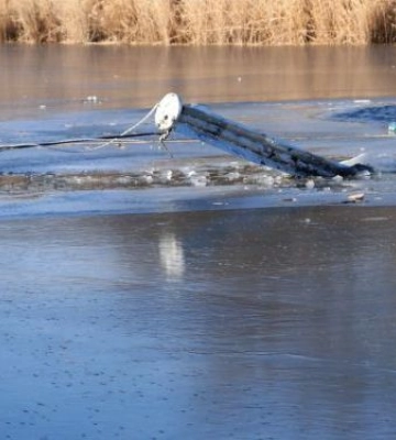 У Запоріжжі в озеро впала російська ракета - фото