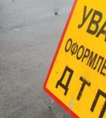 На перехресті Потебні-Баранова стукнулися автомобілі