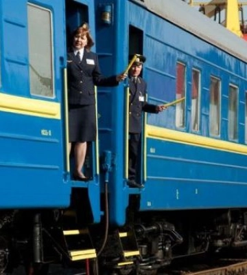 Низка потягів, що рухаються через Запоріжжя, змінять графік руху і маршрут