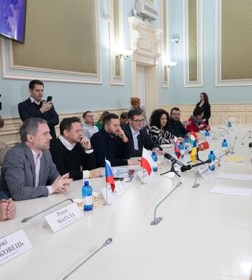 Варшава передасть Києву 60 вагонів метро, а Братислава – 25 автобусів