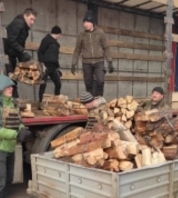 Дрова та солодощі передали з Локницької громади на Херсонщину