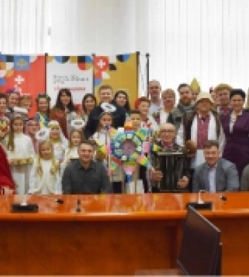 Рівненські медики завітали з різдвяним вертепом до керівників області