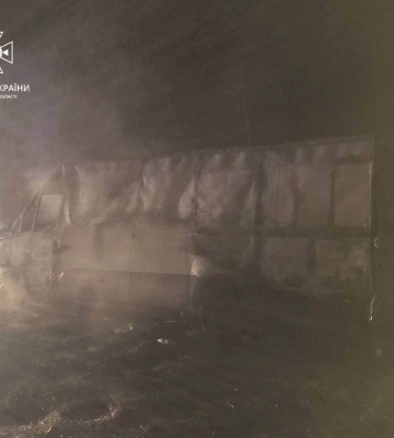 На Львівщині під час руху загорівся мікроавтобус