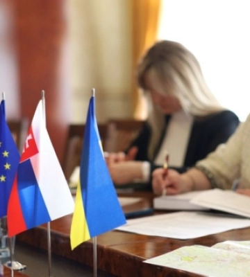Словацькі благодійники допоможуть покращити житло дітям-сиротам та переселенцям, які проживають на Закарпатті