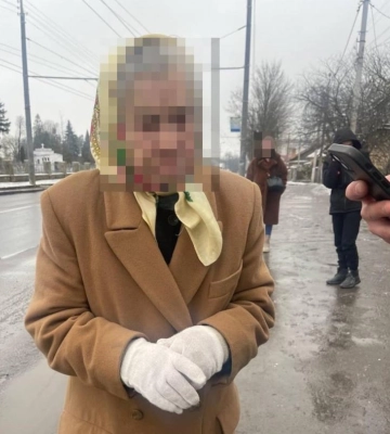 Рівненські патрульні допомогли повернутися додому літній жінці
