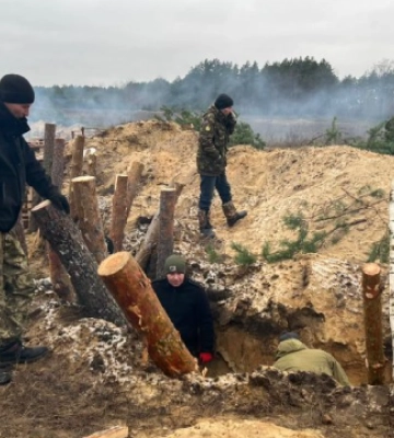 У Рівненській області на кордоні з білоруссю активно будують захисні споруди (Фото)
