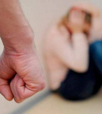 42-річний мешканець Запоріжжя бив та принижував свою дружину на очах у дітей