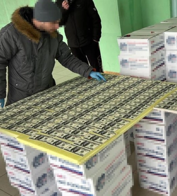 На Дніпропетровщині керівник благодійного фонду за 15 000 доларів організовував виїзд ухилянтів за кордон