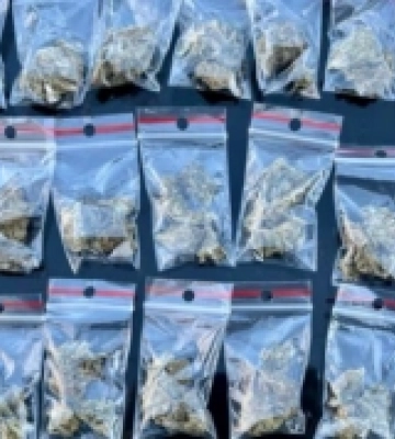 На Закарпатті офіцер поліції виявив у закарпатця понад 20 пакетів з наркотиками (ФОТО)