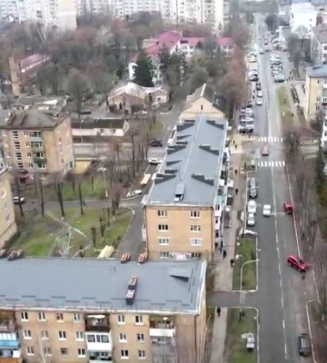 У Бучі замінили покрівлі всіх будинків на одній із вулиць