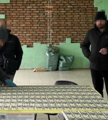 На Дніпропетровщині керівник благодійного фонду за 15 000 доларів організовував виїзд ухилянтів за кордон