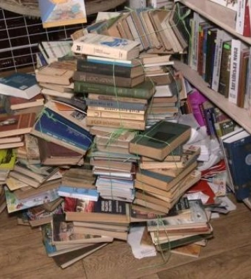 Російські книги — на макулатуру, а гроші — на ЗСУ: запорізька молодь організувала акцію на підтримку українських воїнів