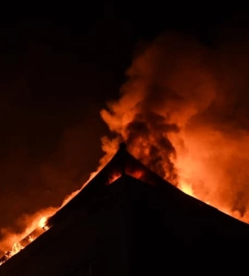 Вночі на Закарпатті вирувала пожежа: вогонь приборкували дві одиниці техніки ДСНС