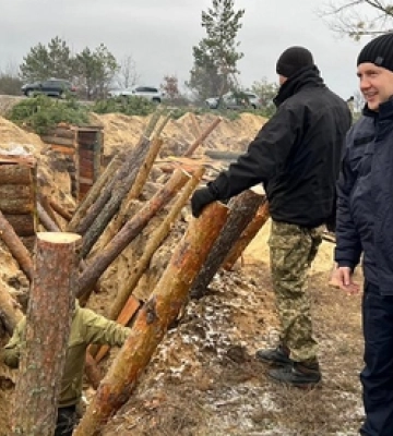 У Рівненській області на кордоні з білоруссю активно будують захисні споруди (Фото)